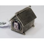 UNUSUAL STERLING SILVER VESTA CASE, design of a dog kennel, press the button and roof pops open,