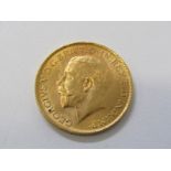 GOLD SOVEREIGN, George V 1915 gold sovereign, high grade
