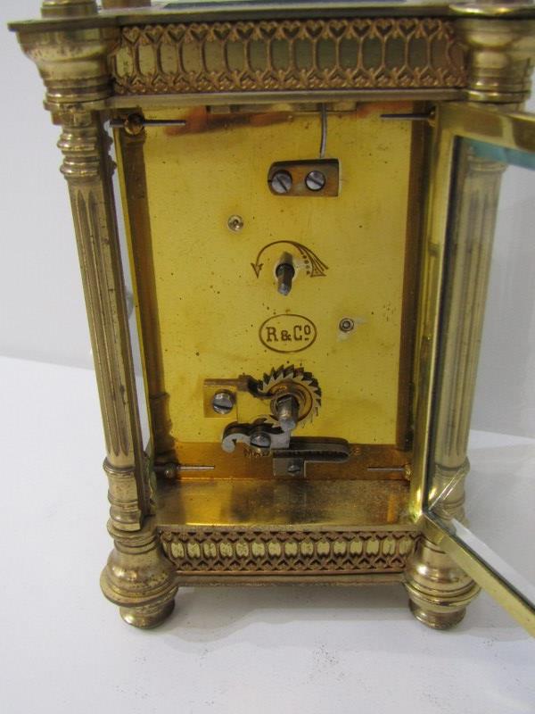 ARTS & CRAFT DESIGN BRASS FLUTED COLUMN SUPPORT CARRIAGE CLOCK, with engraved and fretwork face - Image 5 of 6