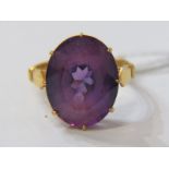 22ct RING, 22ct yellow gold ring, set an oval purple stone, approx. 15mm diameter, size J/K