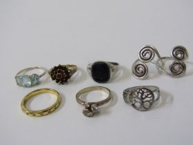 7 SILVER & SILVER GILT RINGS, 7 assorted rings, some stone set, some silver gilt, various sizes