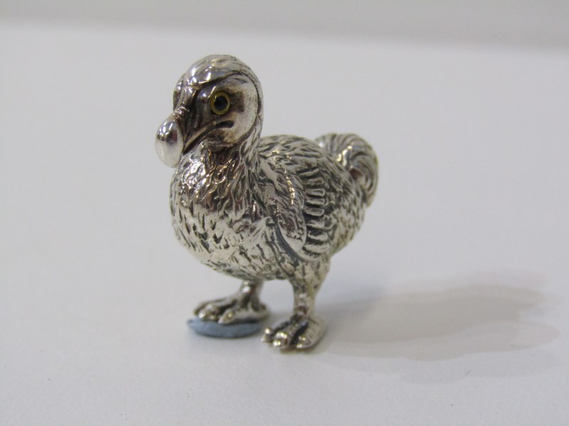 NOVELTY SILVER DODO, sterling silver figure of a Dodo with glass eyes - Image 3 of 5