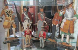 MILITARY, display of 5 military uniform miniature models together with 2 other carved soldier