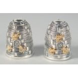 A PAIR OF SILVER PLATED BEEHIVE SALT AND PEPPERS, 3.5 cm.