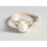 A 9ct. GOLD OPAL RING.