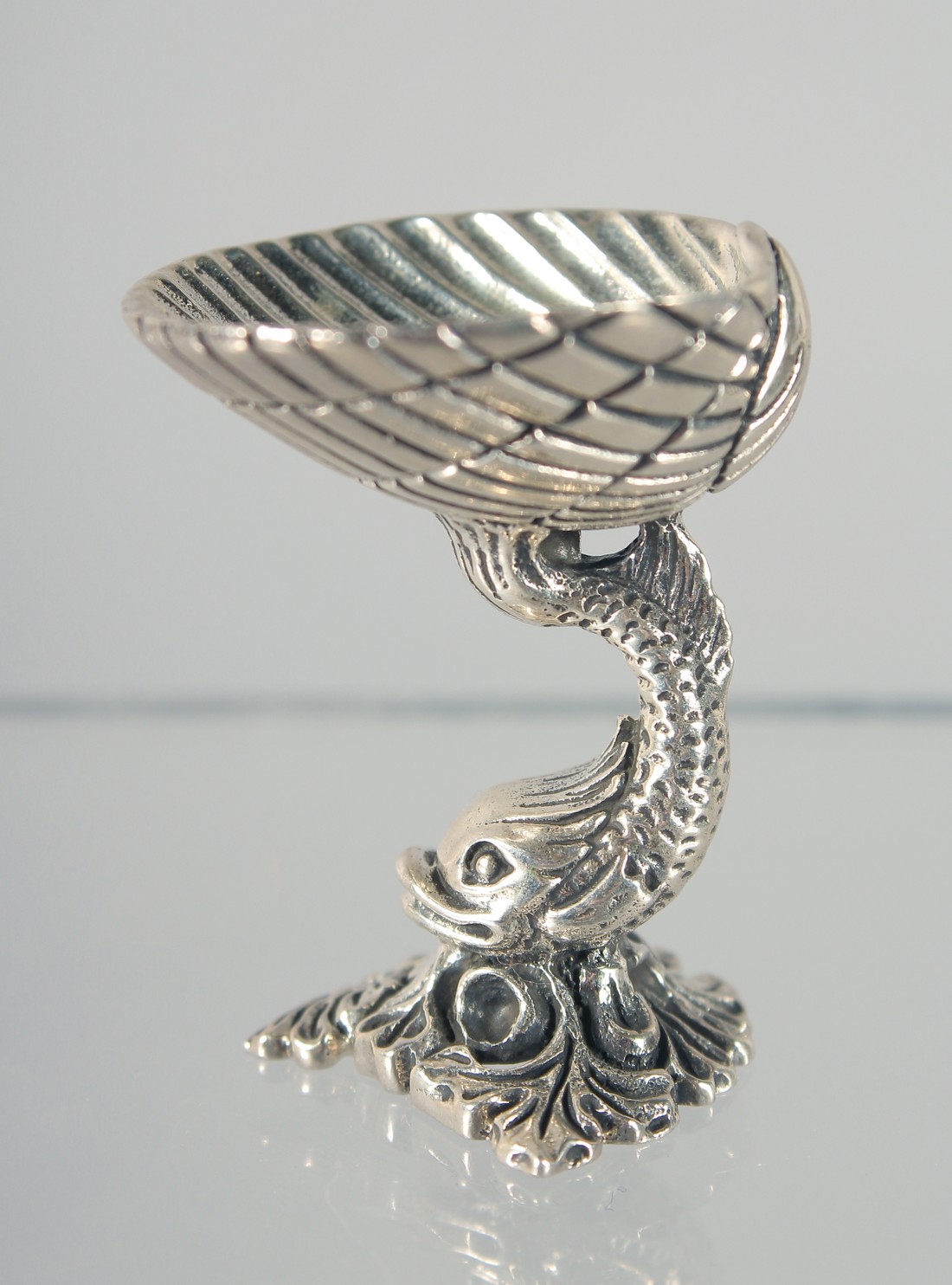 A PAIR OF SILVER DOLPHIN SALTS AND SPOONS. - Image 2 of 3