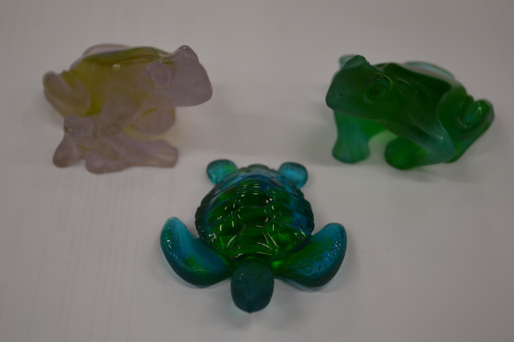 Two small Daum glass frogs and similar turtle.