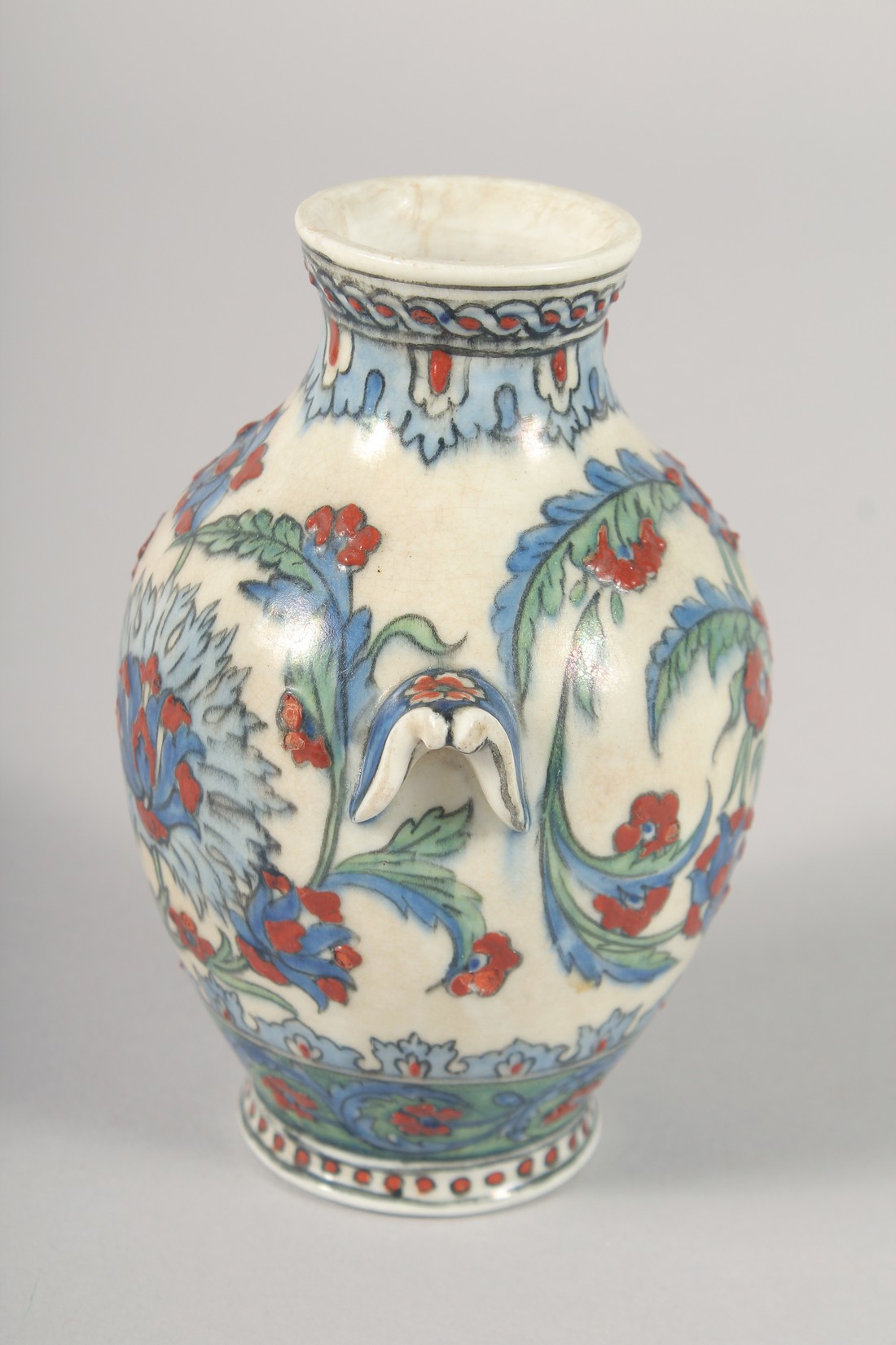 A SMALL IZNIK STYLE POTTERY VASE, 12.5cm high. - Image 4 of 6