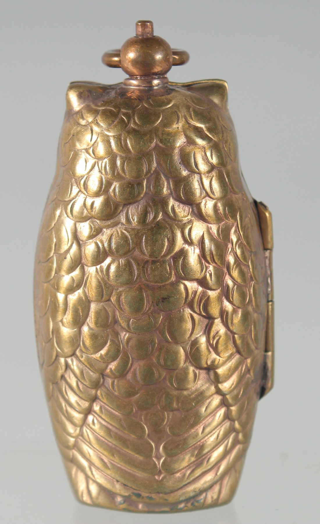 A BRASS OWL DOUBLE SOVEREIGN CASE. 6cm - Image 2 of 3