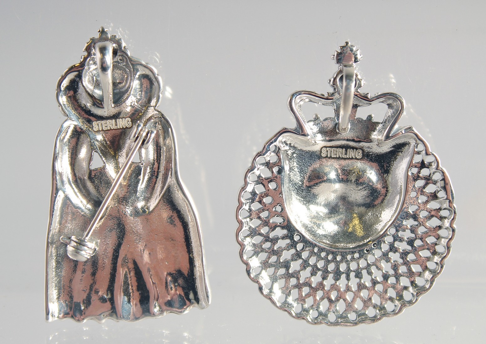 TWO SILVER ROYAL QUEEN CAT BROOCHES AND PENDANT. (3) - Image 2 of 2