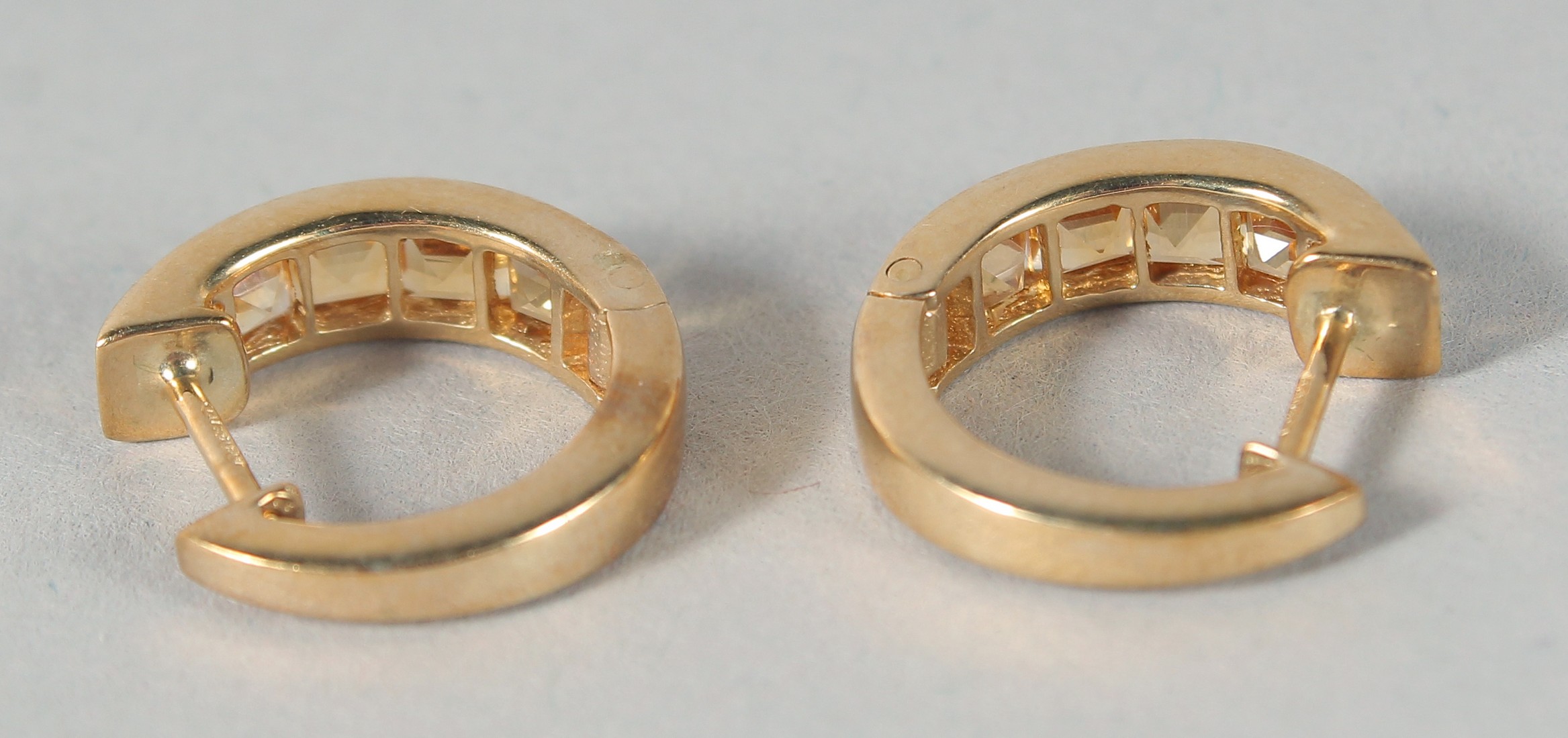 A PAIR OF 9ct. GOLD SQUARE CUT CITRINE HOOP EARRINGS. - Image 4 of 4