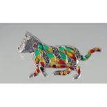 A SILVER RUBY COLLAR ENAMEL CAT BROOCH.