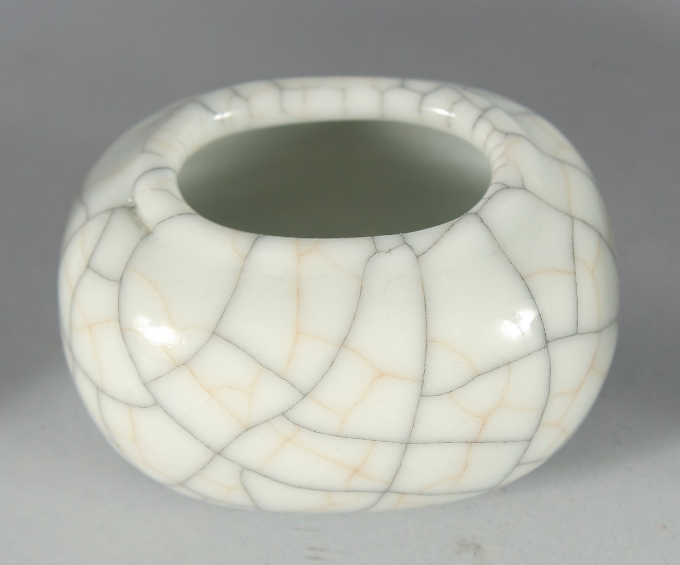 A COLLECTION OF FOUR CHINESE CRACKLE GLAZE ITEMS, comprising a small vase, a bowl, a brush wash - Image 4 of 5
