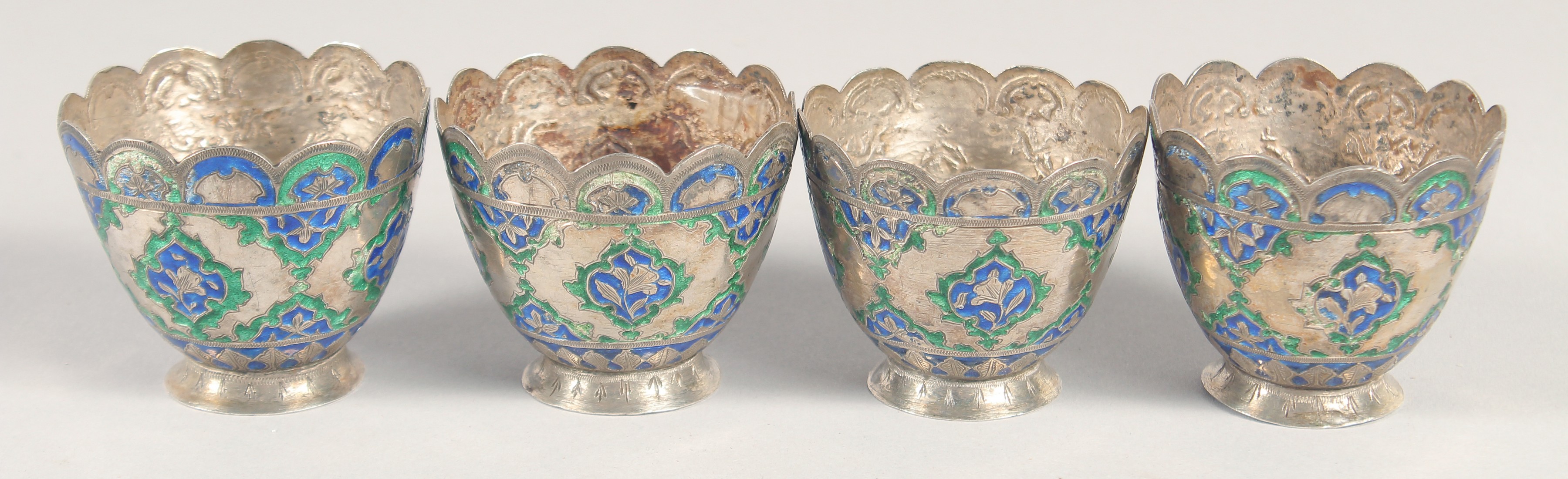 A FINE SET OF FOUR 18TH-19TH CENTURY INDIAN LUCKNOW ENAMELLED SILVER CUPS, 5.5cm diameter, (4). - Image 2 of 5