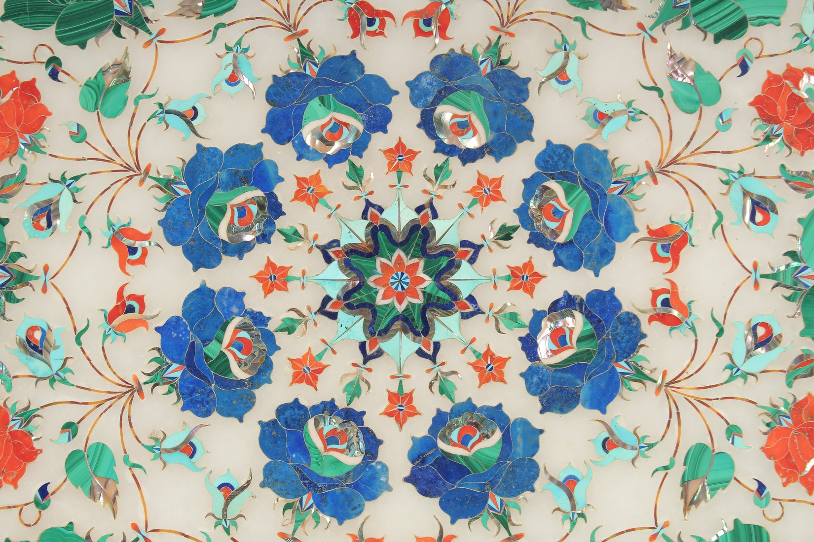 AN INDIAN MARBLE INLAID SPECIMEN PLATE, inset with malachite, cornelian, lapis and abalone, 35cm - Image 2 of 5