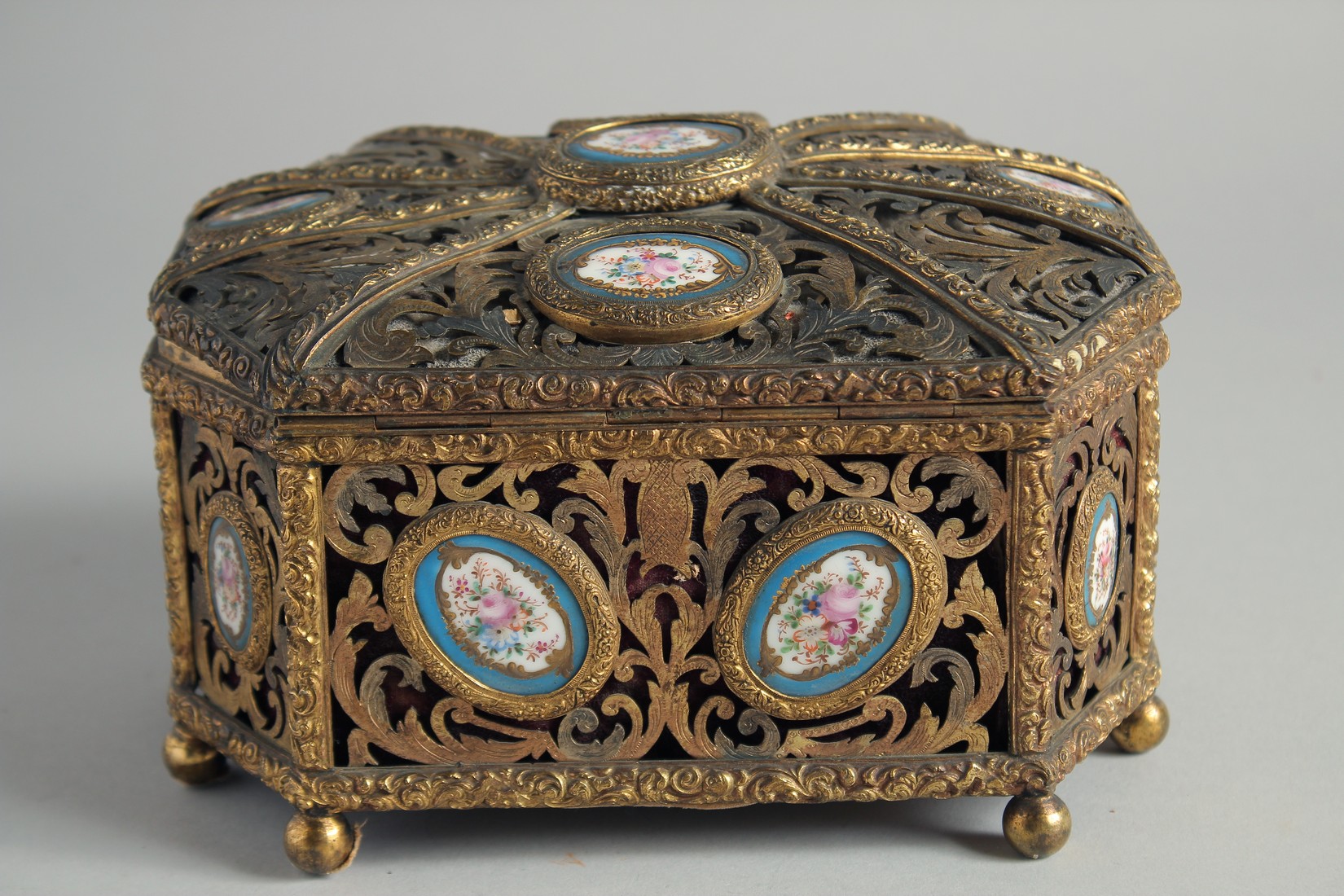 A GOOD 19TH CENTURY LOUIS XV DESIGN PIERCED GILT METAL CASKET, set with fifteen Sevres circular oval - Image 3 of 7