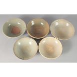 A COLLECTION OF FIVE EARTHEN WARE POTTERY BOWLS.