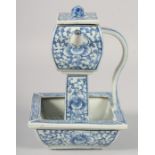 A CHINESE BLUE AND WHITE PORCELAIN LIDDED OIL LAMP, 21.5cm high.