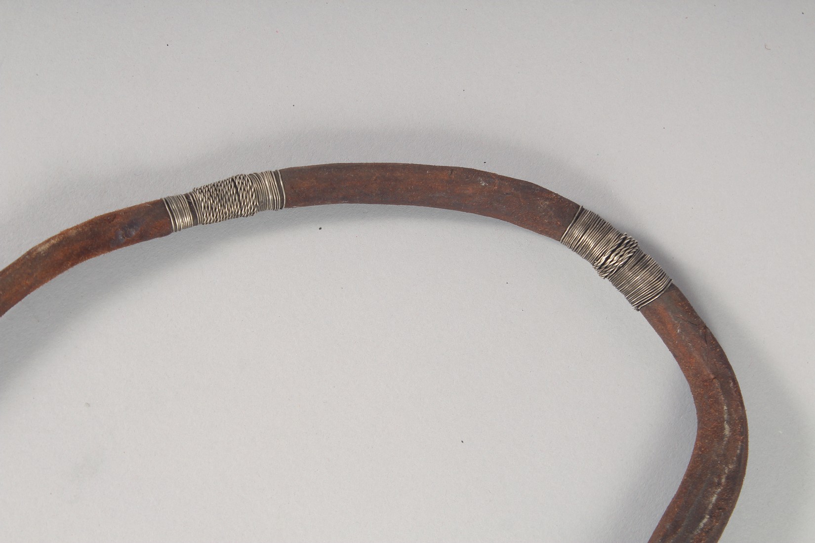 A SILVER MOUNTED WHIP. - Image 4 of 4