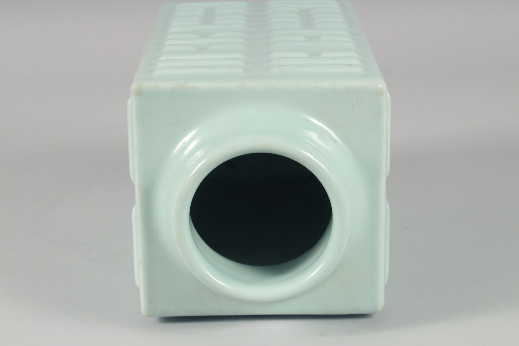 A CHINESE CELADON GLAZE SQUARE FORM ZUN VASE, the base with six-character mark, 27.5cm high. - Image 5 of 6