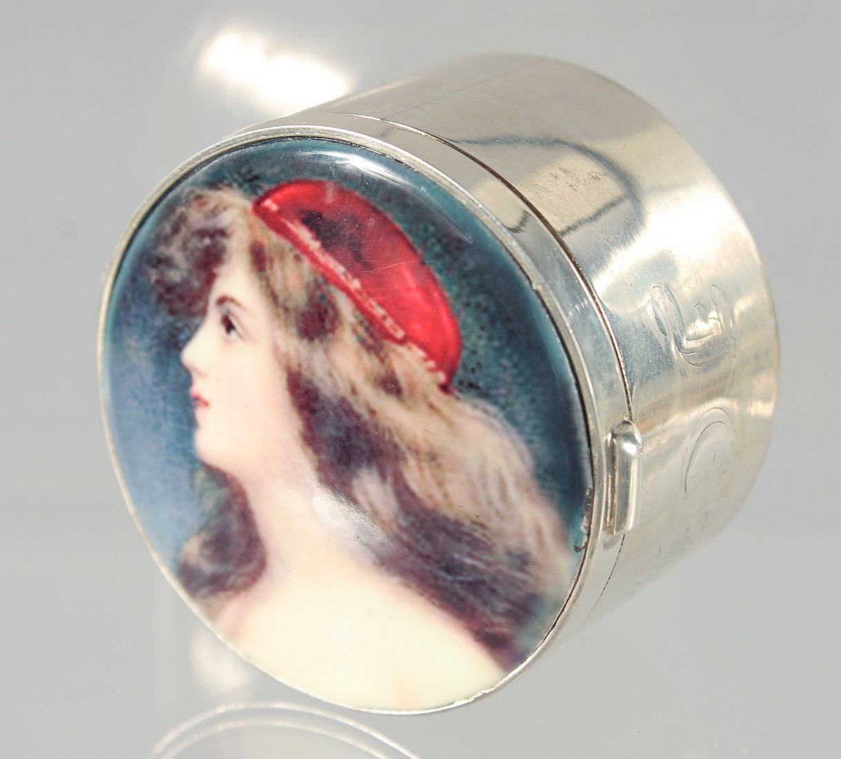 A CIRCULAR SILVER BOX AND COVER, enamel of a young lady. 4cm