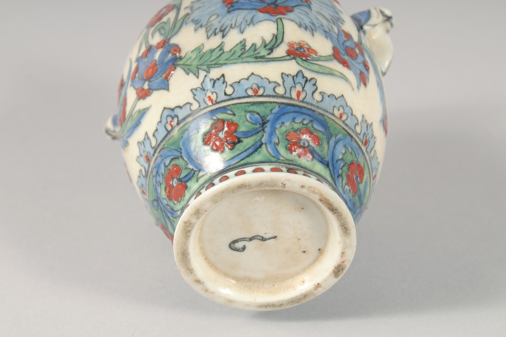 A SMALL IZNIK STYLE POTTERY VASE, 12.5cm high. - Image 6 of 6