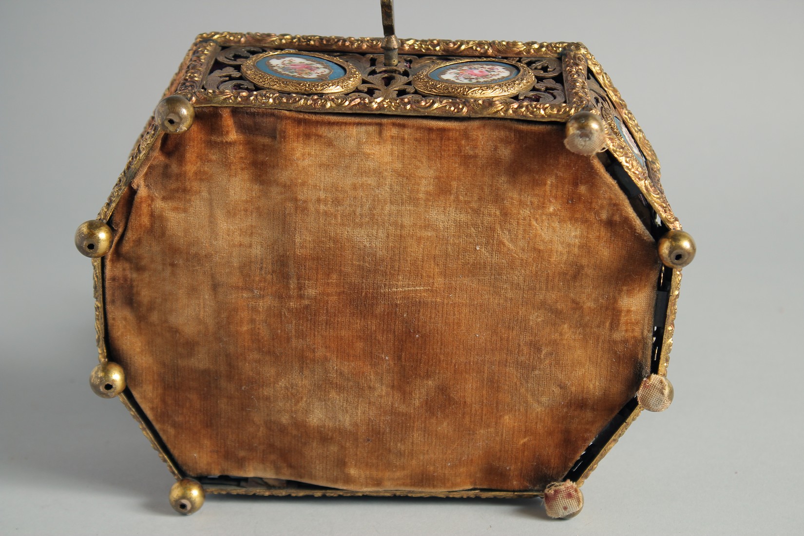 A GOOD 19TH CENTURY LOUIS XV DESIGN PIERCED GILT METAL CASKET, set with fifteen Sevres circular oval - Image 7 of 7