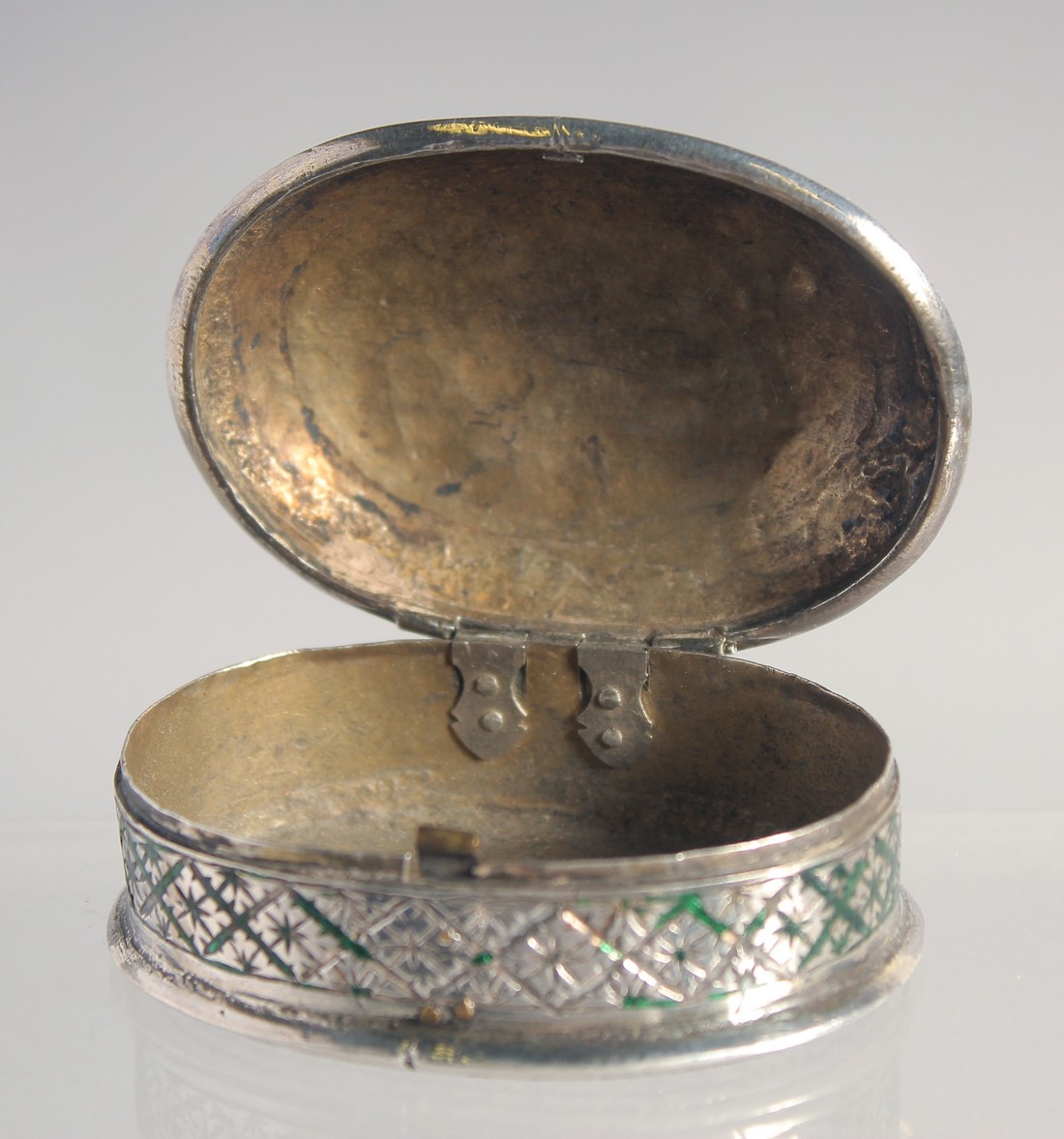 TWO 18TH/19TH CENTURY MUGHAL INDIAN LUCKNOW ENAMELLED SILVER SNUFF BOXES, 6cm wide and 3.5cm, (2). - Image 4 of 6