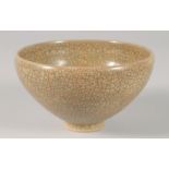 A CHINESE CRACKLE GLAZE BOWL, 15.5cm diameter.