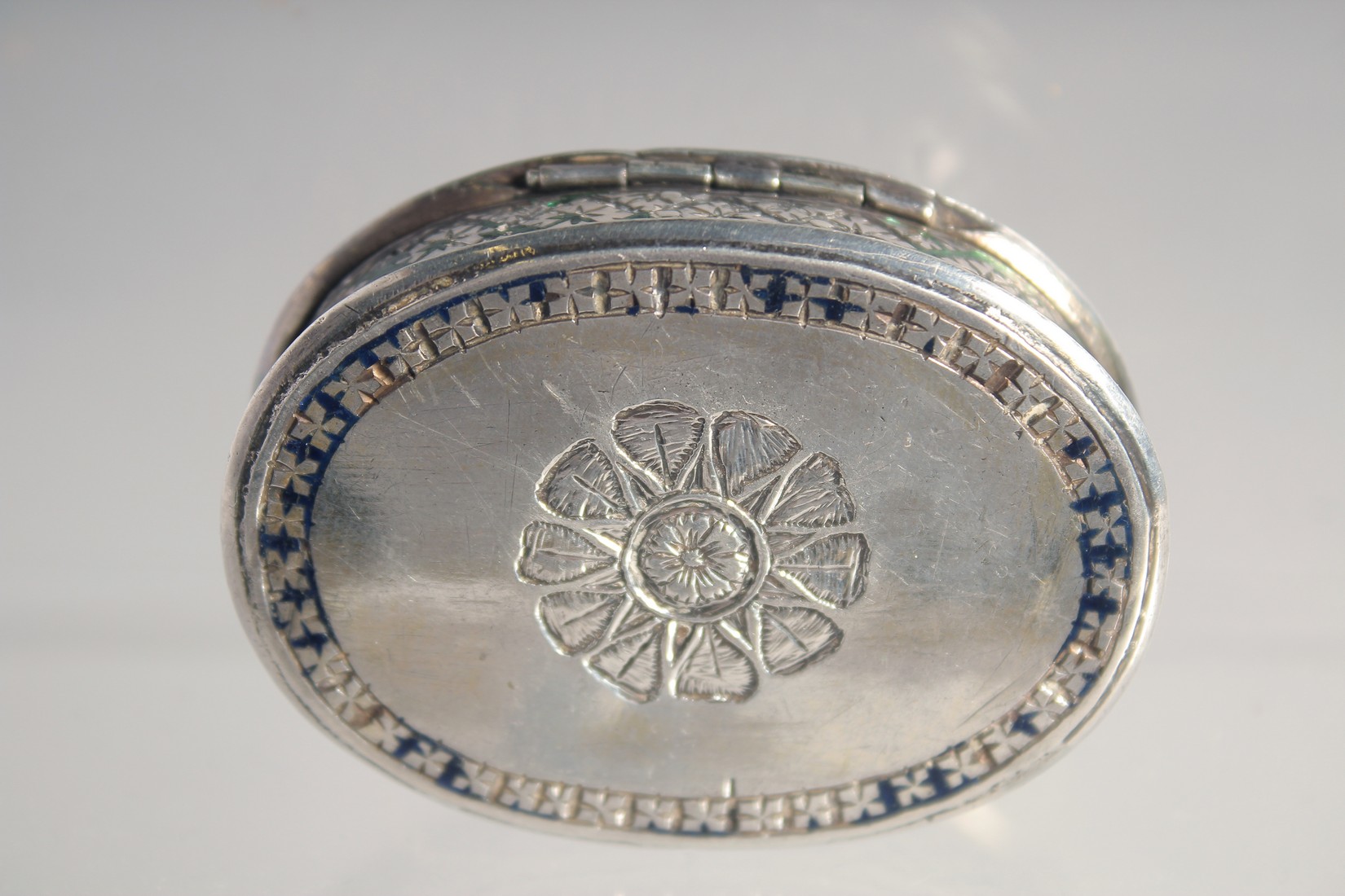 TWO 18TH/19TH CENTURY MUGHAL INDIAN LUCKNOW ENAMELLED SILVER SNUFF BOXES, 6cm wide and 3.5cm, (2). - Image 3 of 6