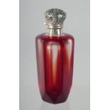 AN OVERLAY GLASS SCENT BOTTLE WITH SILVER TOP. 7cm