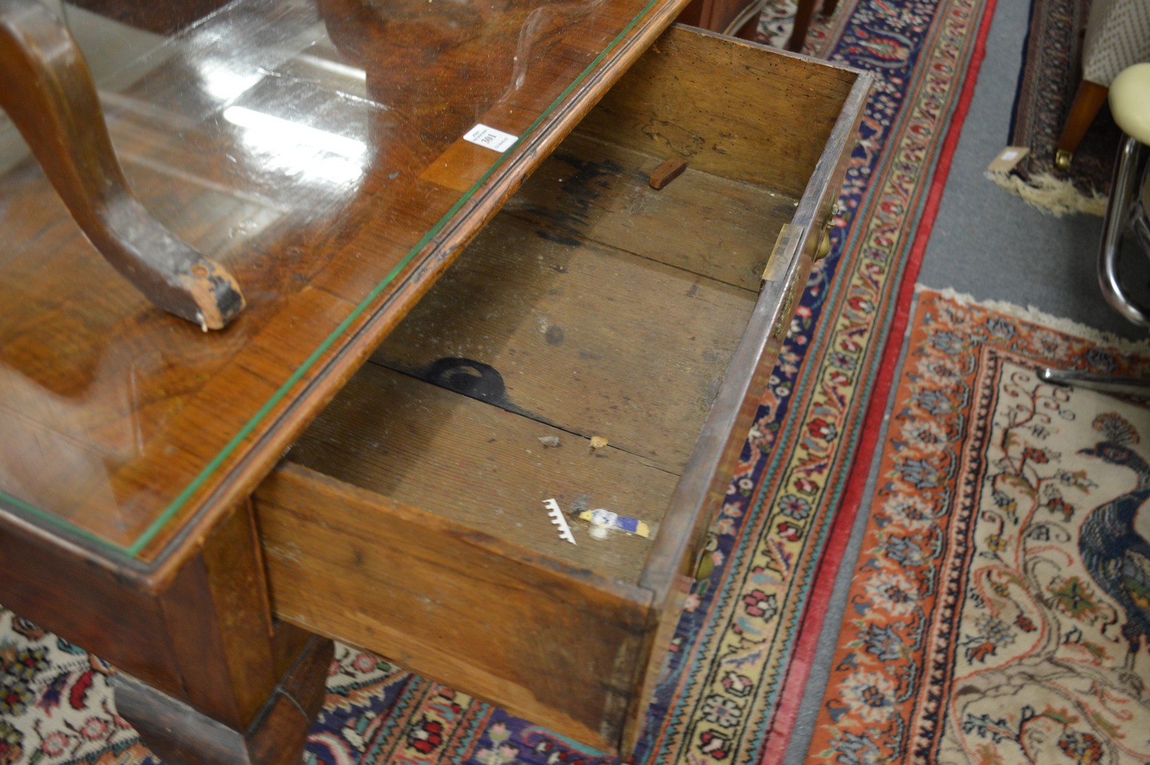 An 18th century walnut single drawer side table on cabriole legs. - Image 2 of 2