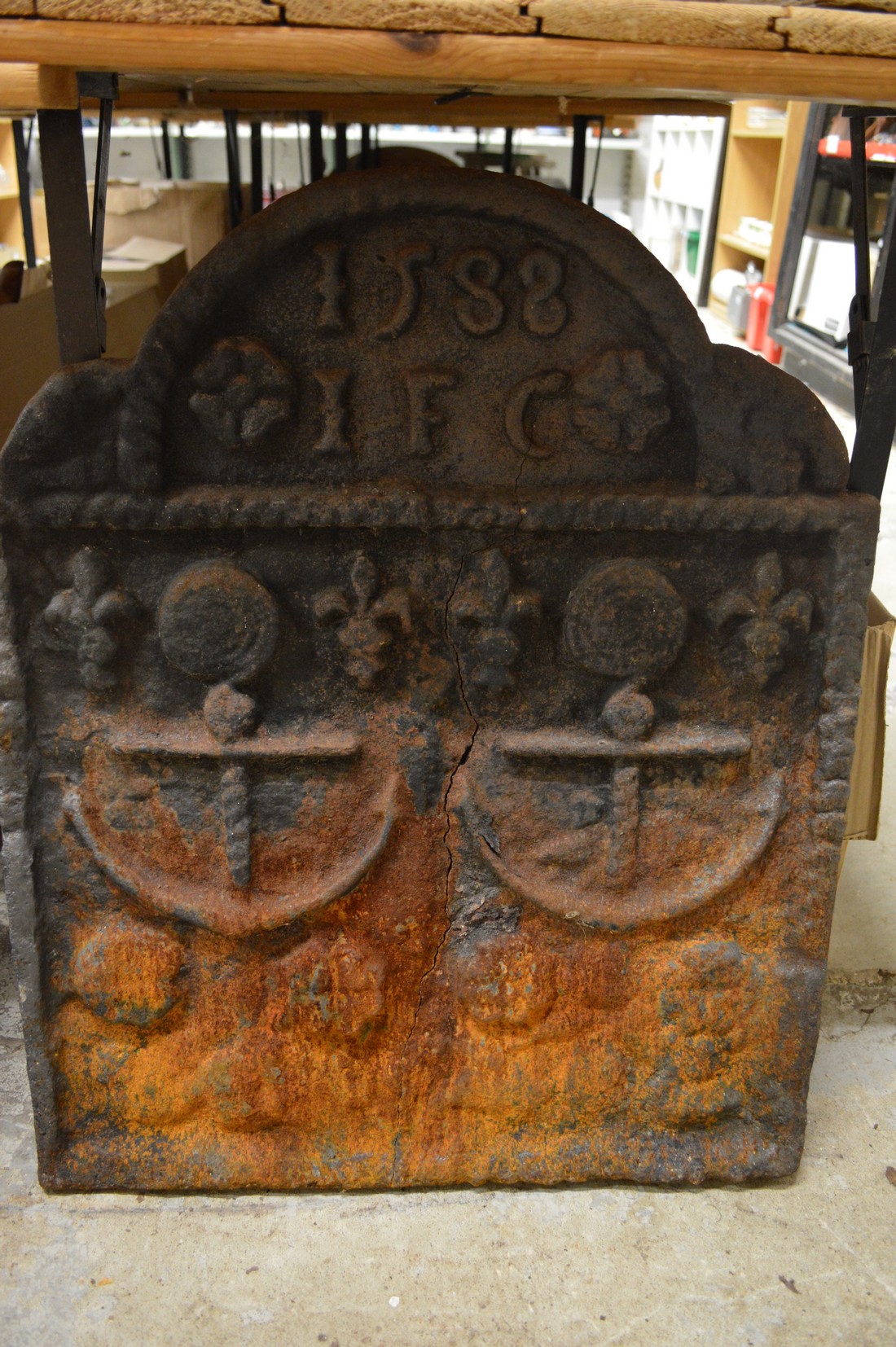 A small cast iron fire back dated '1588' (cracked).