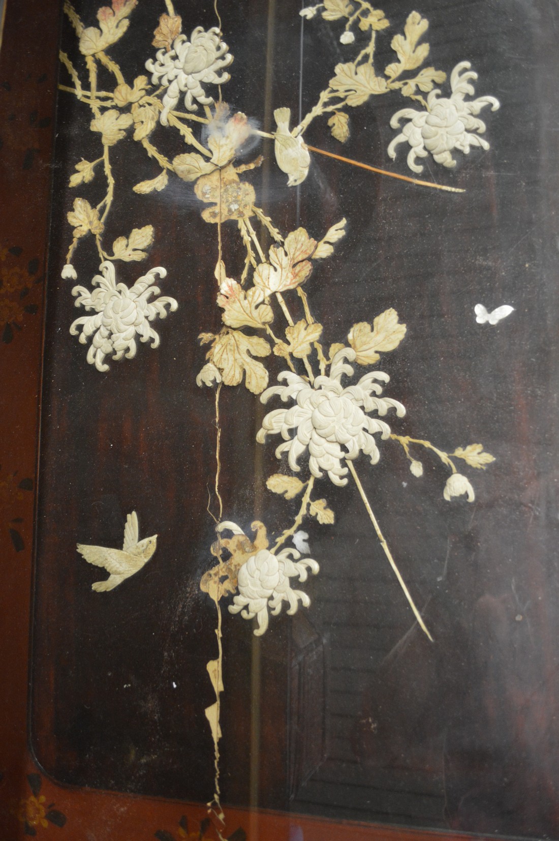 A Chinese lacquer large coffee table with onlaid and inlaid panelled top (af). - Image 2 of 2