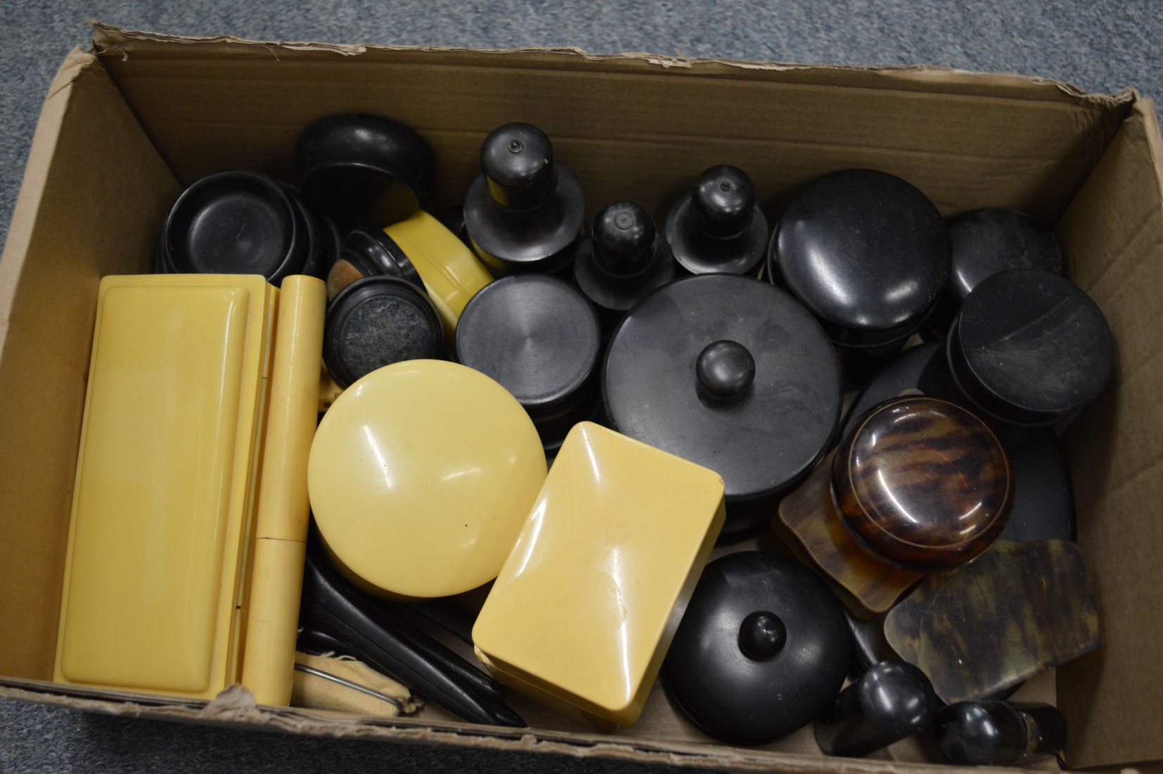 A quantity of ebony and other dressing table jars and accessories.