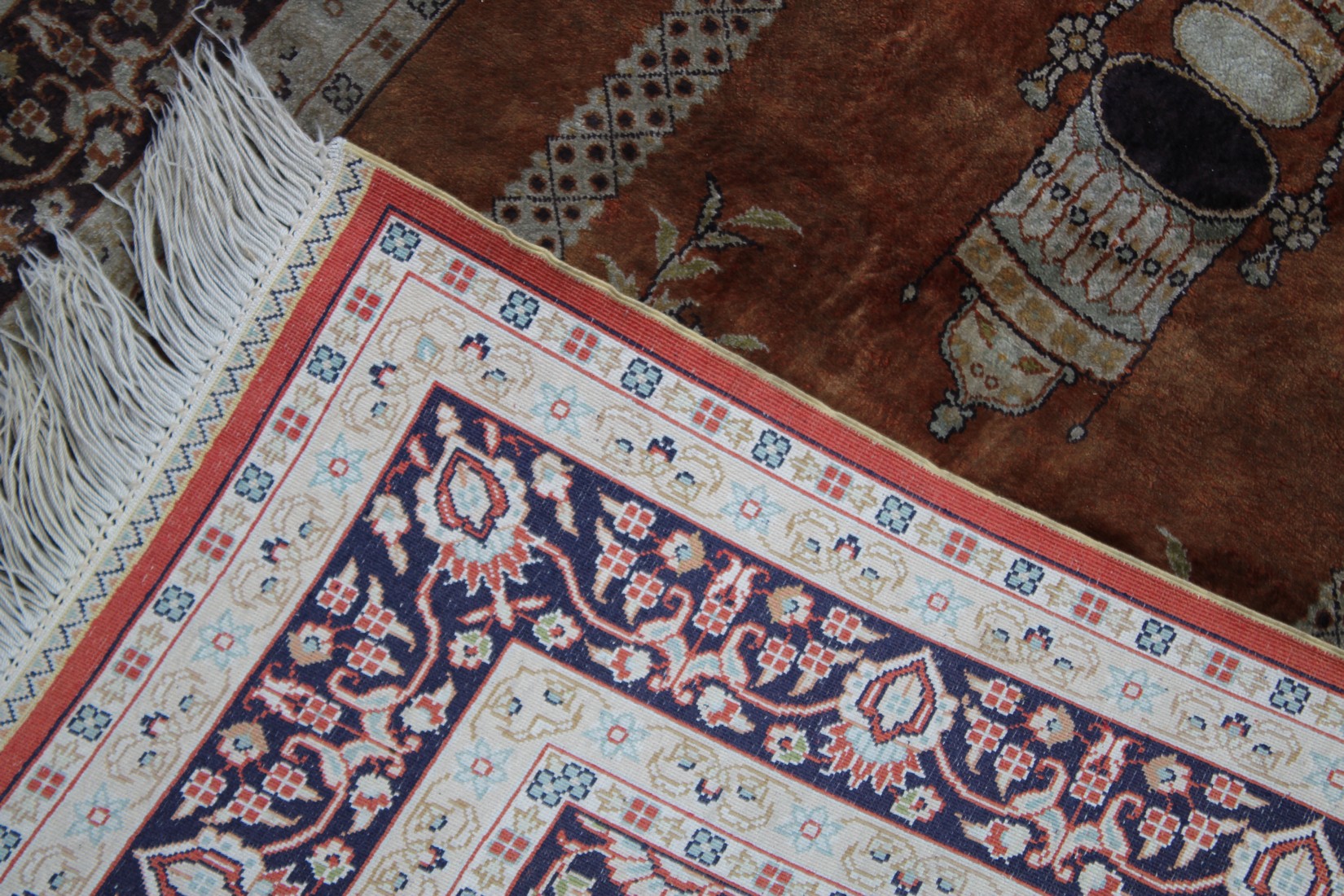 A small Persian silk prayer rug, brown ground with temple arch and hanging lantern 3'1" x 2'. - Image 4 of 4