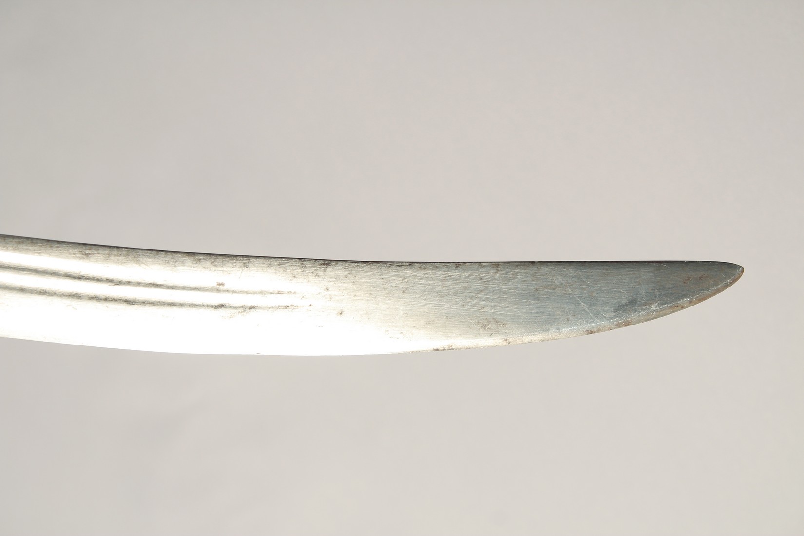 A 19TH CENTURY INDIAN TULWAR SWORD, with curving fullered blade, 90cm long. - Image 4 of 4