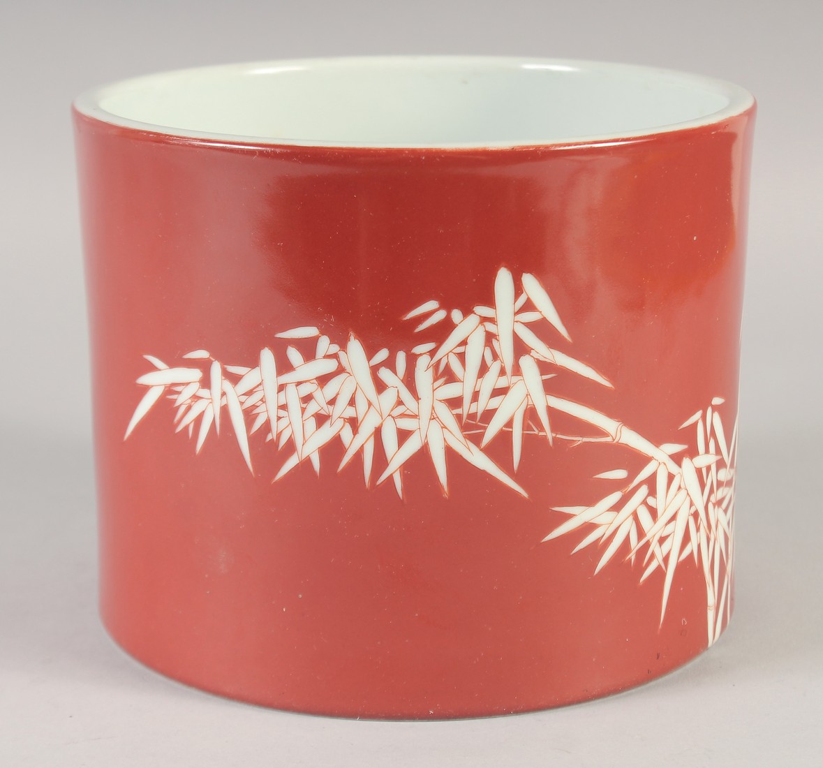 A CHINESE RED GROUND PORCELAIN BRUSH POT, decorated with bamboo, the base with six-character mark, - Image 5 of 6