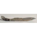 AN EARLY 19TH CENTURY SRI LANKAN SILVER MOUNTED PIHA KEATA, with rhino horn handle, 22cm long.