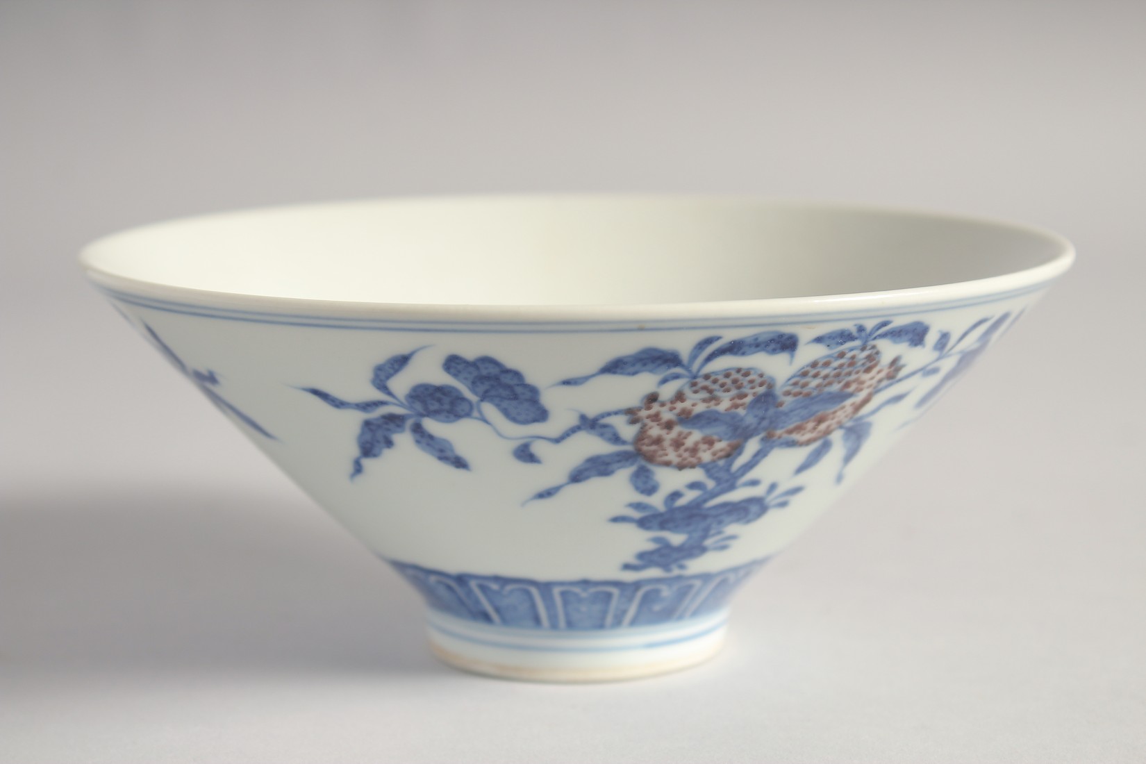 A CHINESE BLUE, WHITE AND UNDERGLAZE RED PORCELAIN BOWL, painted with pomegranate, 16cm diameter. - Image 3 of 6