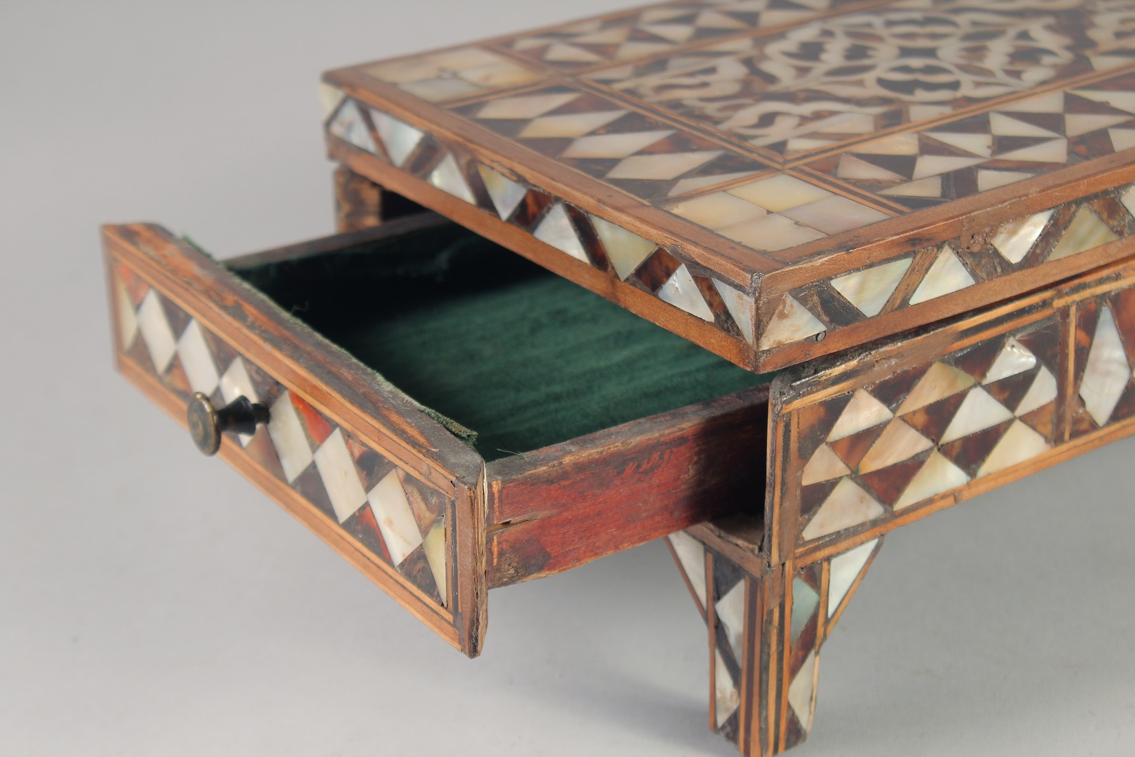 A 18TH CENTURY OTTOMAN MOTHER OF PEARL INLAID WOODEN MIRROR BOX, further inlaid with - Image 2 of 4