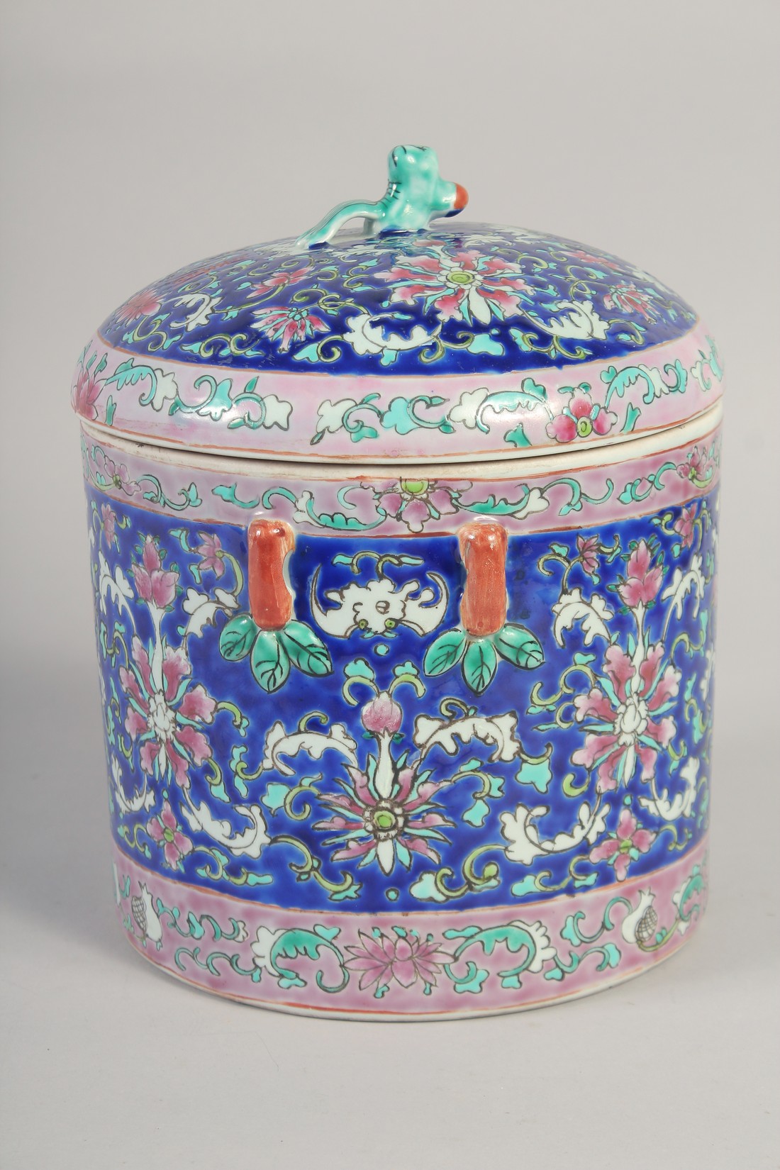 A CHINESE FAMILLE ROSE PORCELAIN JAR AND COVER, painted with bats and floral motifs, 23cm high. - Image 2 of 6