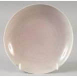 A CHINESE PEACH GLAZE PORCELAIN DISH, six-character mark to base, 16cm diameter.