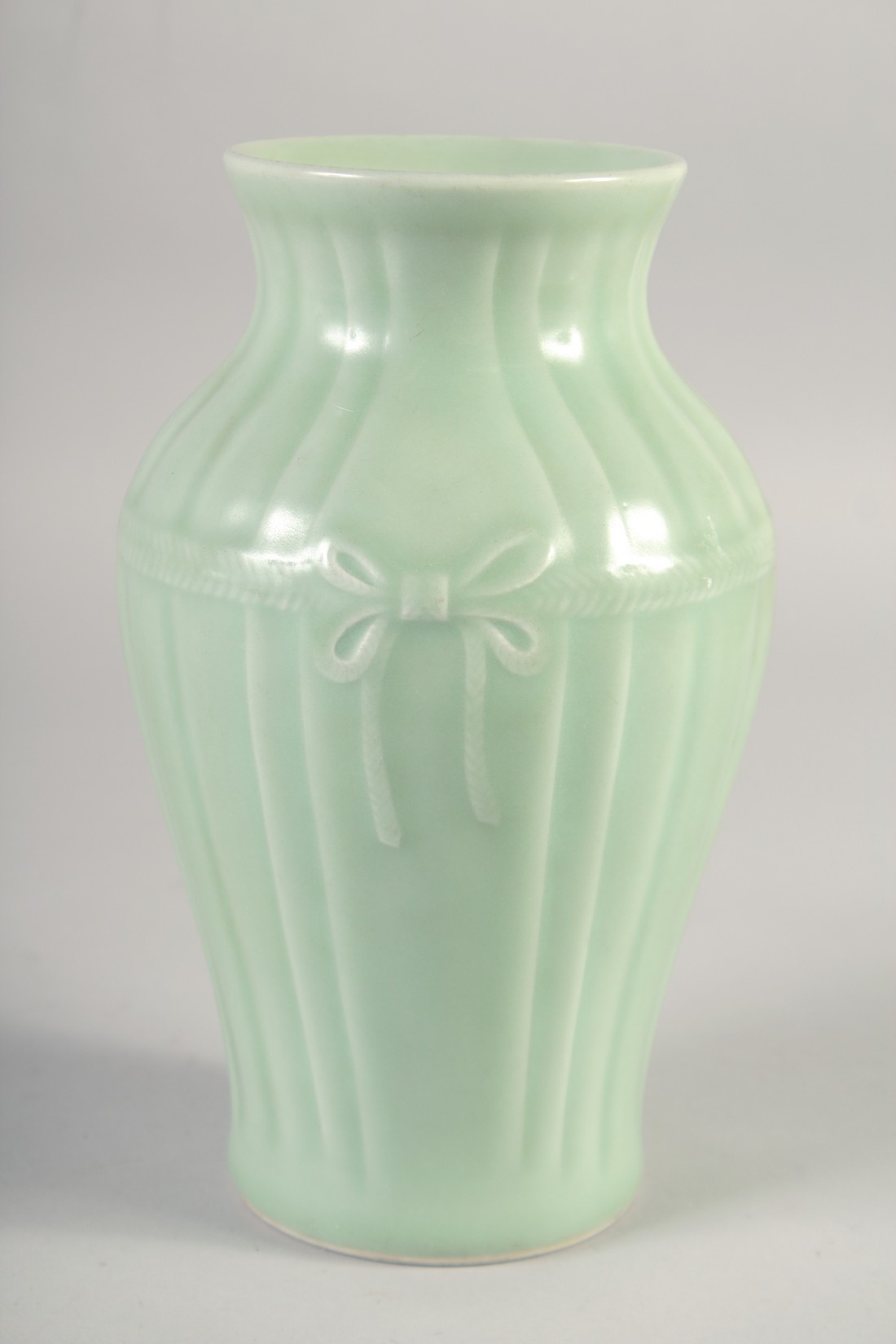 A CHINESE CELADON GLAZE PORCELAIN VASE, with six-character mark to base, 23cm high. - Image 3 of 5