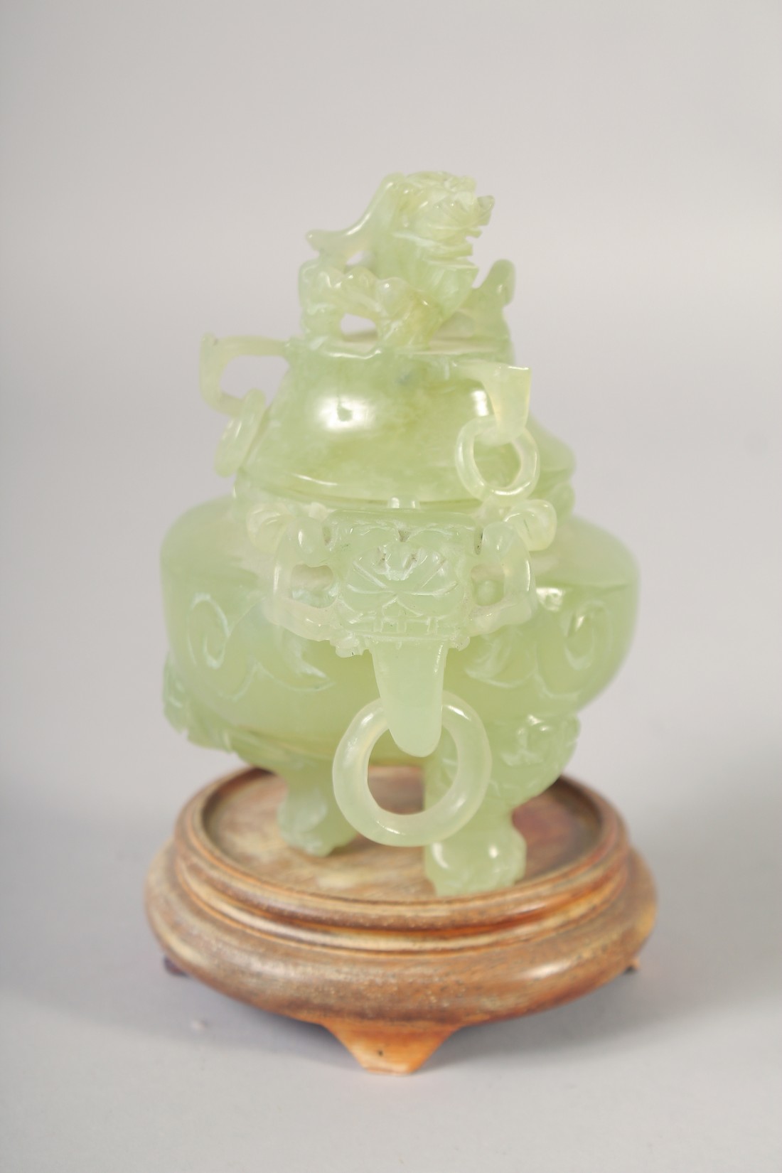 A CARVED JADE KORO AND COVER, with drop ring handles, together with hardwood stand. - Image 4 of 6