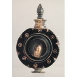 AN UNUSUAL HORN STYLE SNUFF BOTTLE & STOPPER, 3in high overall.