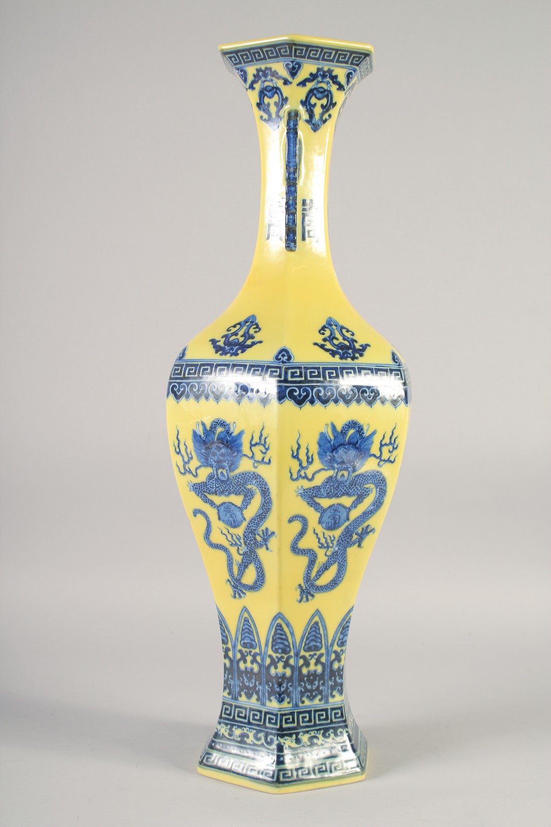 A LARGE CHINESE YELLOW GROUND BLUE AND WHITE HEXAGONAL VASE, with molded twin handles, 58cm high. - Image 4 of 6