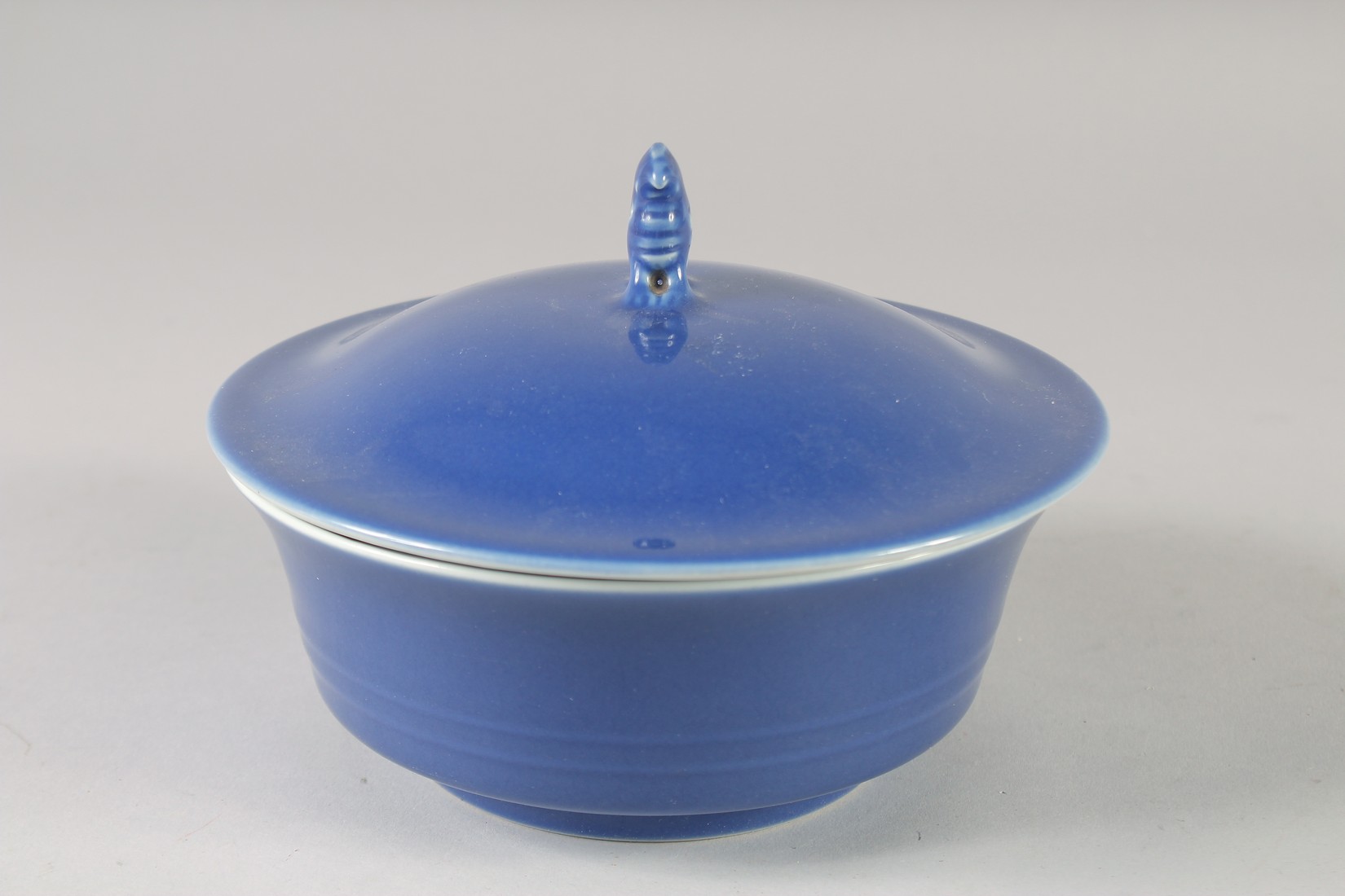 A CHINESE POWDER BLUE GLAZE BOWL AND COVER, the cover with molded bird finial, bearing Yongxheng - Image 2 of 8