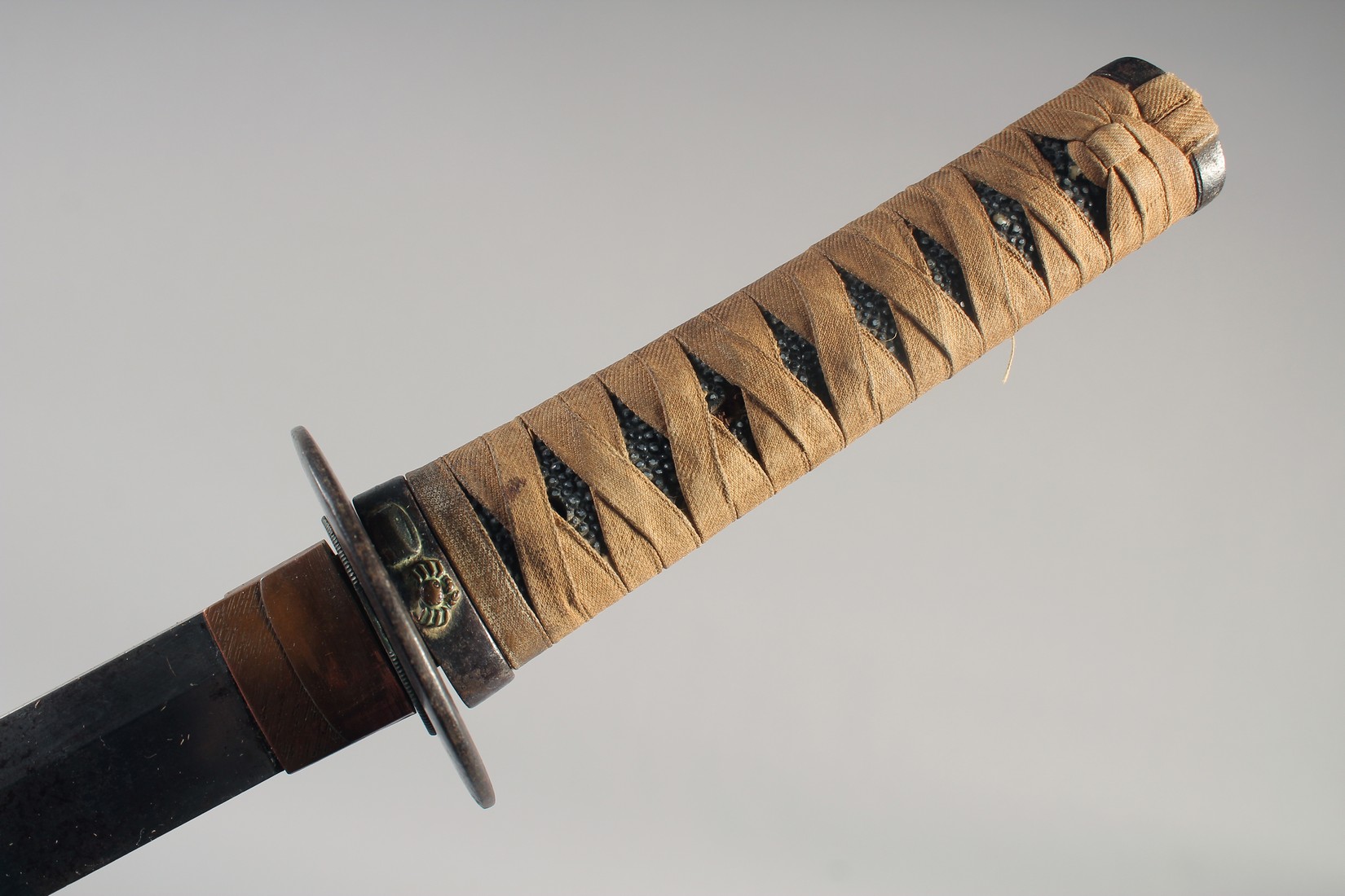 A LATE 19TH - EARLY 20TH CENTURY APANESE WAKIZASHI, with cord bound grip, gold inlaid steel tsuba in - Image 2 of 5