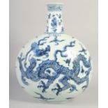 A VERY LARGE CHINESE BLUE AND WHITE PORCELAIN MOON FLASK VASE, painted with a dragon to each side